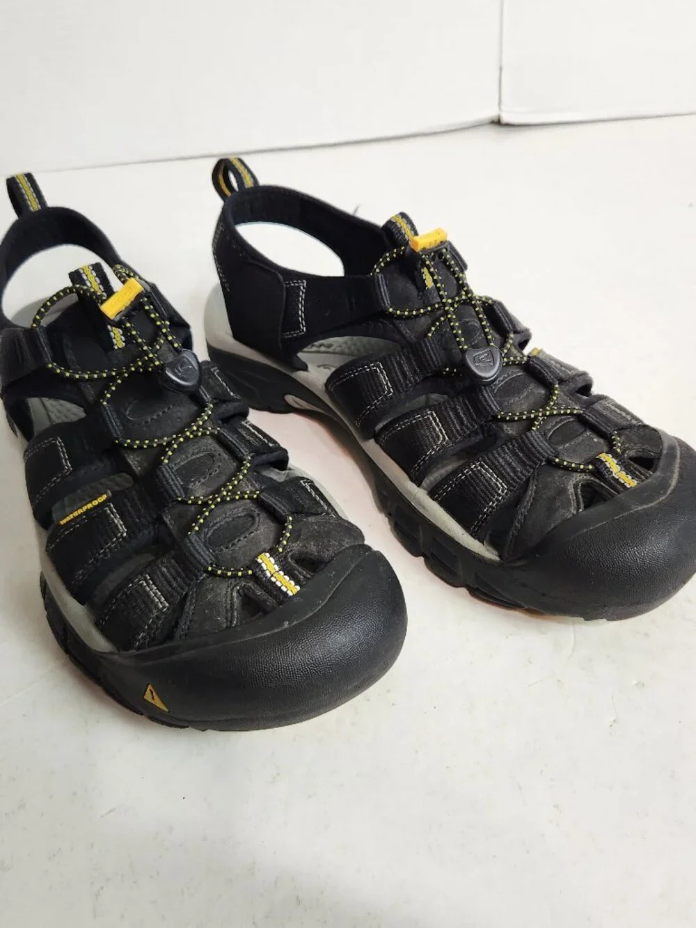 KEEN Newport H2 Sandals Black Style 1001907 Men Size 10.5 Preowned excellent